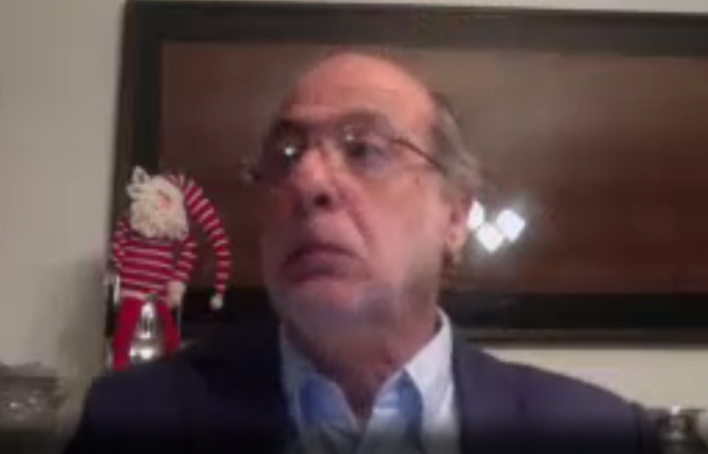 VIDEO: Mira a Daniel Abugattás y a Papa Noel intentando debatir la Ley Pulpín en Internet