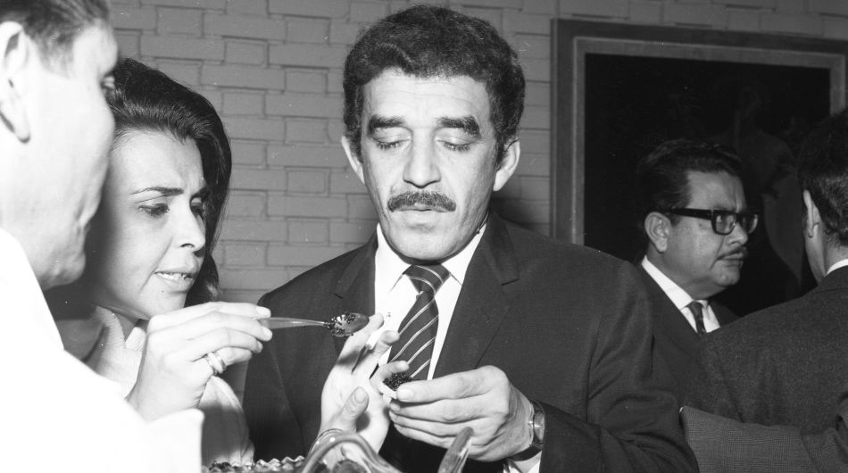 LIMA, 8 DE SETIEMBRE DE 1967 ESCRITOR COLOMBIANO GABRIEL GARCIA MARQUEZ JUNTO A POETISA PERUANA BLANCA VARELA DURANTE UNA RECEPCION EN LA RESIDENCIA DEL ARQUITECTO SANTIAGO AGURTO CALVO. FOTO: EL COMERCIO