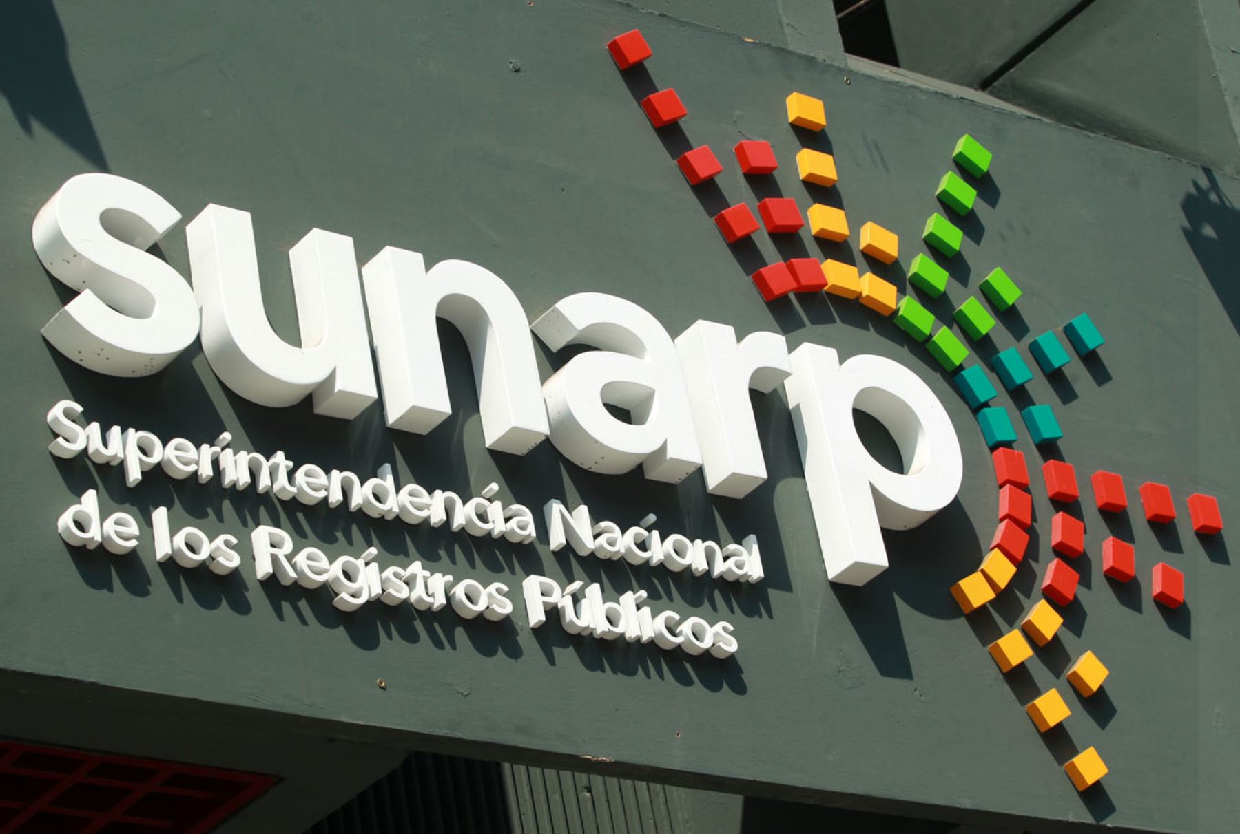 La Resolución Nº 1868-2016-SUNARP-TR-L, del pasado 16 de setiembre, si bien no está referida a la legalización de los matrimonios homosexuales, deja abierta una posibilidad para que estos puedan registras sus propiedades en común: casarse en el extranjero.