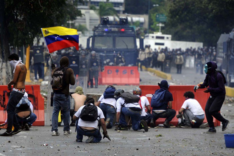 Las cosas ya están al rojo vivo en Venezuela. Sin un referéndum esperemos que no desemboquen en los peores escenarios (imagen lapatilla.com)
