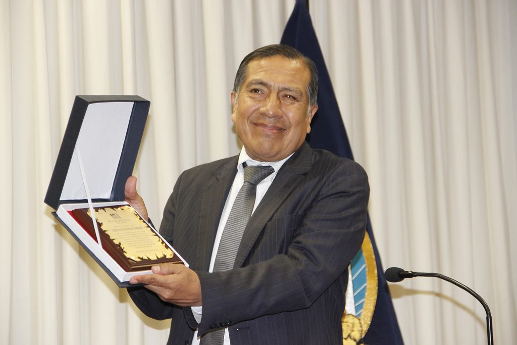 Aquí el Poder Judicial reconoce al suegro soñado su "invalorable trabajo en la justicia peruana". Imagen: Poder Judicial