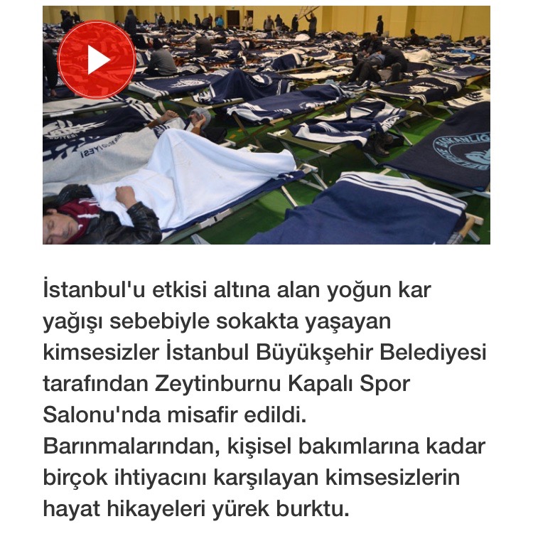 personas-sin-hogar-instaladas-en-un-complejo-deportivo-en-zeytinburnu-estambul