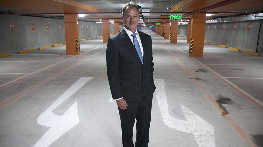 El alcalde en sus estacionamientos. Foto: El Comercio