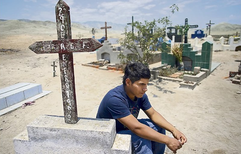 Familiar de una de las seis víctimas de la masacre. Foto: Crónica Viva