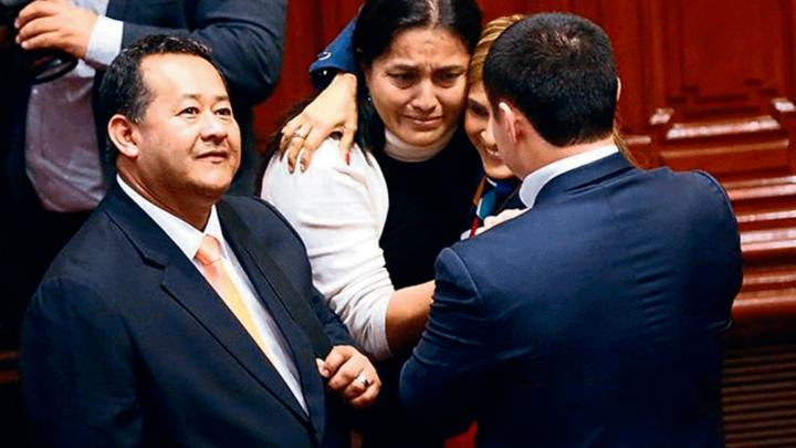 Kenji Fujimori y tres de sus nuevos aliados: Bienvenido Ramírez, Marita Herrera y Maritza García. Foto: La República