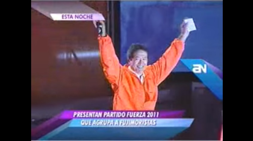 Jaime Yoshiyama, anunciando con alegría su candidatura a la vicepresidencia del Perú con el fujimorismo en el 2011.