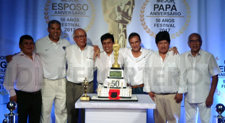 Entre los invitados figuran Enrique "el negro" Vidal, Edwin Oviedo y el congresista Héctor Becerril. Foto: IDL-Reporteros