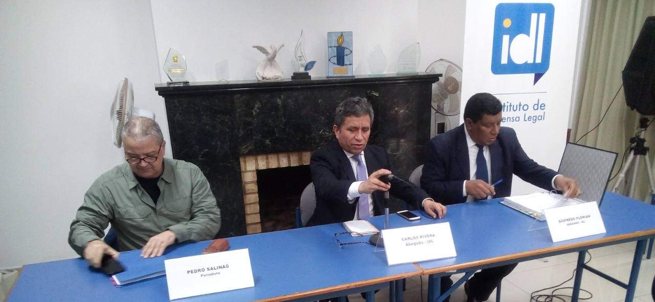 Pedro Salinas, Carlos Rivera y Sigfredo Florián explicaron los detalles de la demanda en una conferencia de prensa el 15 de agosto.