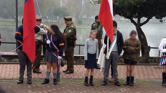 En Chile también se cuestionó que las escolares fueran obligadas a llevar faldas a pesar del intenso frío. Imagen: 