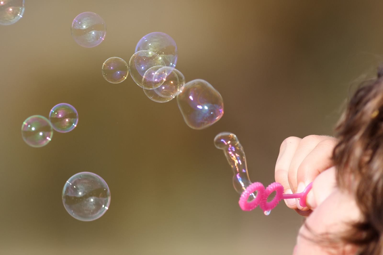 Girl_blowing_bubbles
