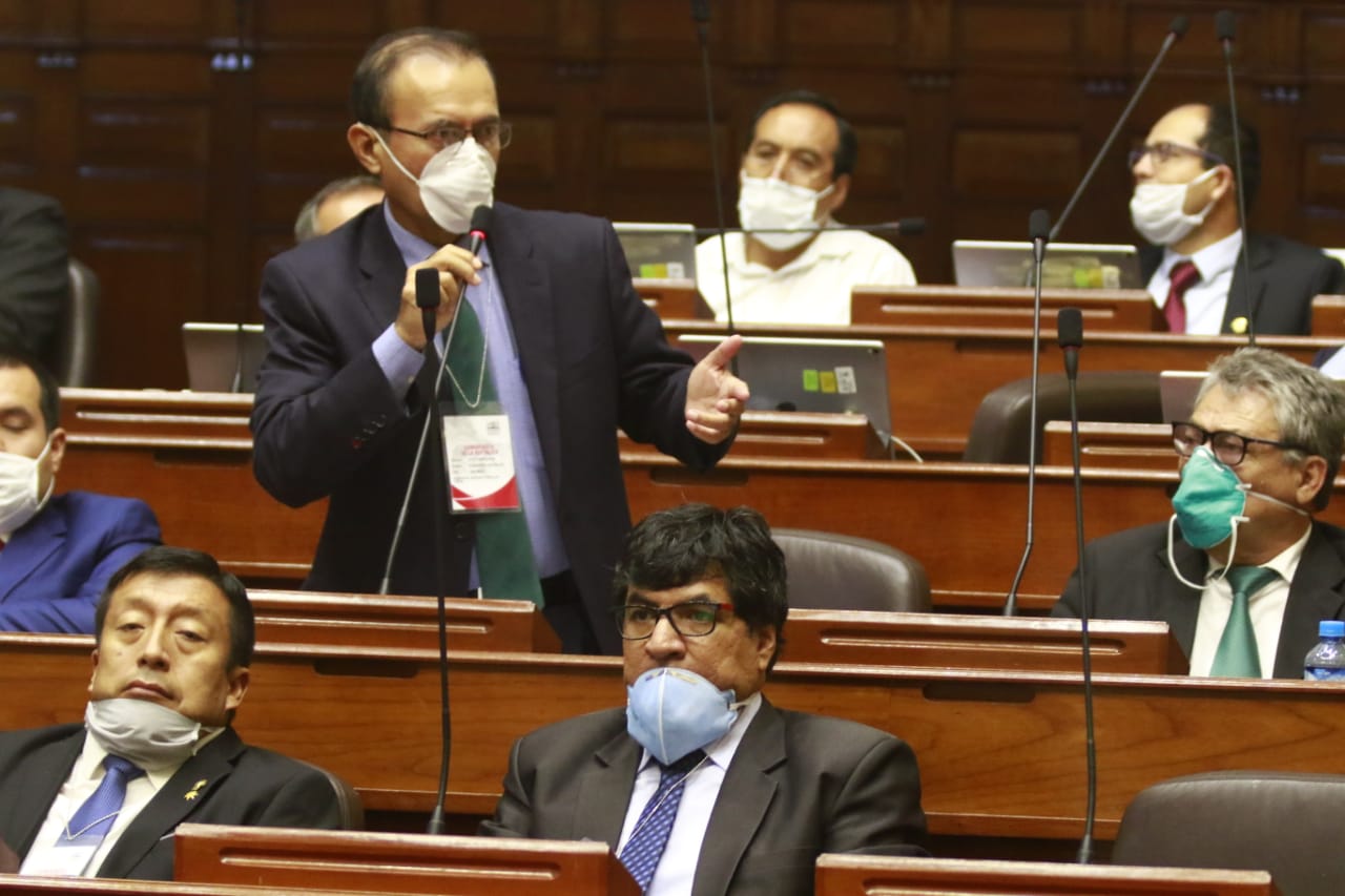Mascarillas para cubrir sus quijadas. La nariz, no, porque sino no pueden respiran. Ah, ocs. Imagen: Congreso